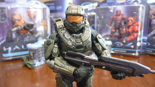 Illustration for article titled Getting Very Close To Halo 4's Master Chief (And Friends)